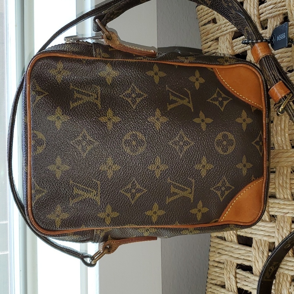 Louis Vuitton Vintage Monogram Amazone Crossbody Bag - Picture 4 of 16